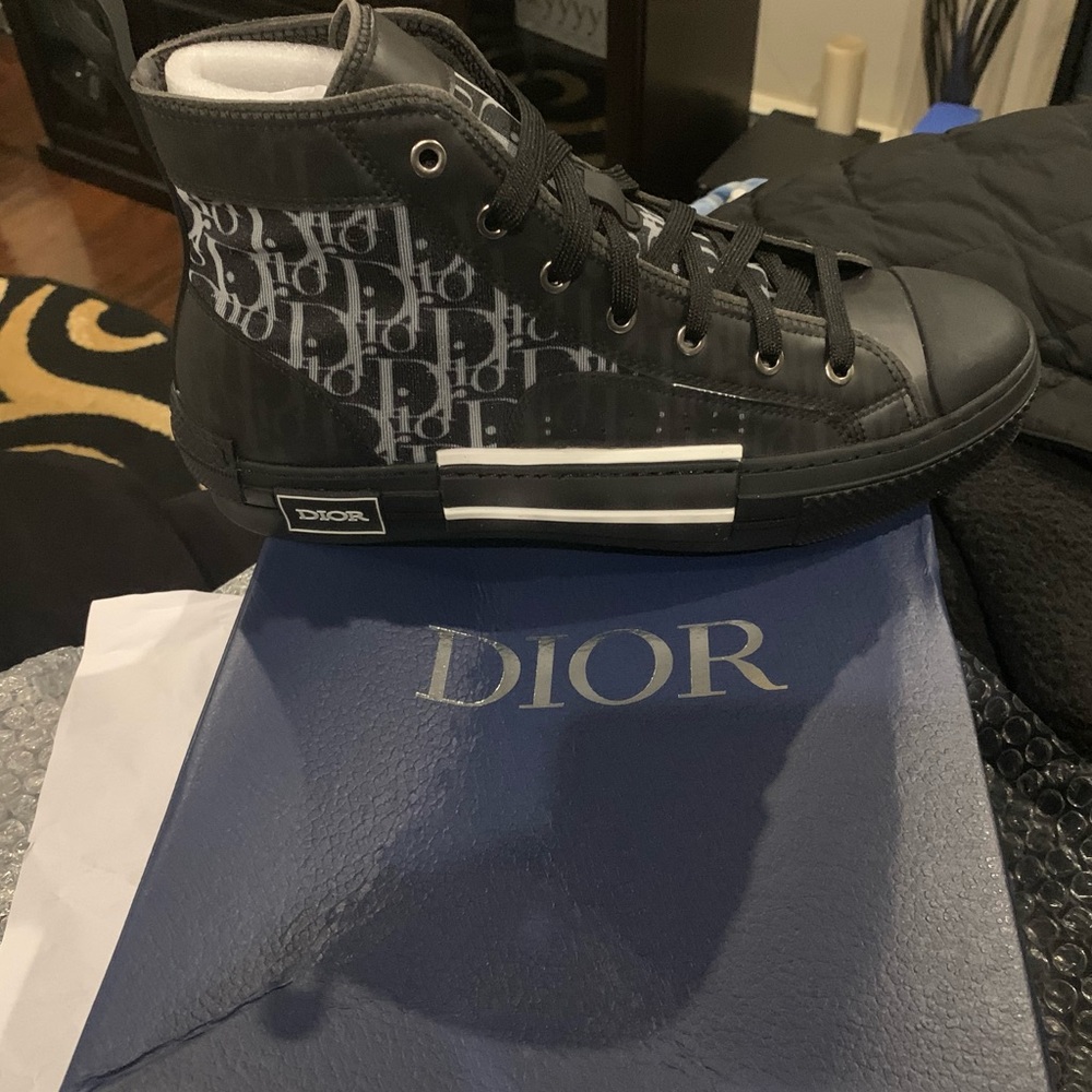 COPY - Dior sneakers black and white only serious buyers please